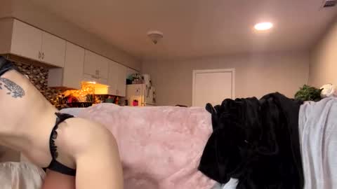 sexyeyes neverlie  online show from April 28, 1:49 pm