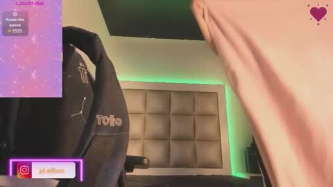 Snapshot of jadeestudios chatting on September 29, 12:10 pm jadeestudios online show from September 29, 12:10 pm