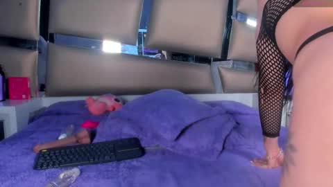 Snapshot of jadeestudios chatting on October 7, 2:09 am jadeestudios online show from October 7, 2:09 am