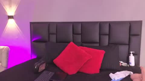 Jade online show from July 16, 6:25 pm