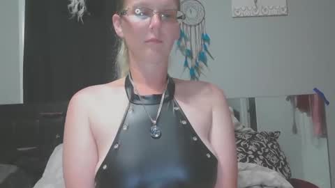 JadeLuv online show from June 4, 1:33 am