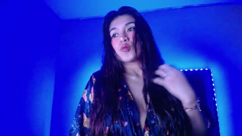 jade online show from June 8, 10:04 am