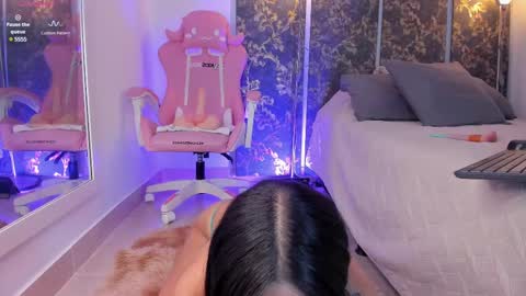 JADE online show from February 25, 6:42 pm