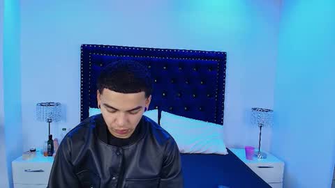 Snapshot of jaden_and_sofia chatting on March 19, 3:32 am Jaden and Sofia online show from March 19, 3:32 am