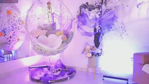 Jade Summer online show from October 9, 11:30 am