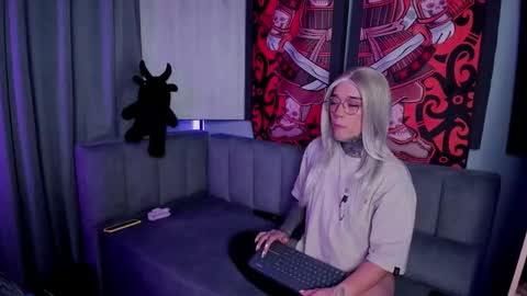 Jade  Khada online show from October 17, 12:14 am