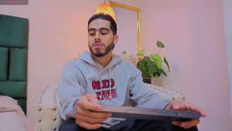 Snapshot of jadiel_stone chatting on June 15, 12:40 pm Jadiel online show from June 15, 12:40 pm