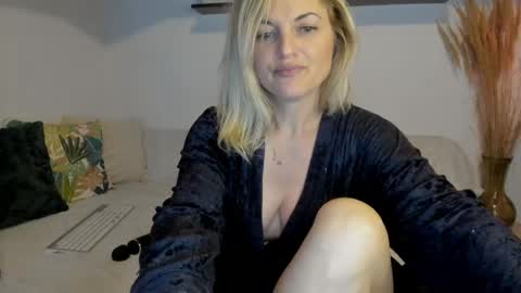 elena online show from May 15, 1:34 am