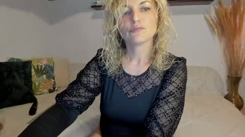 elena online show from May 17, 1:58 am