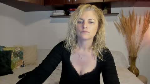 elena online show from May 19, 1:44 am