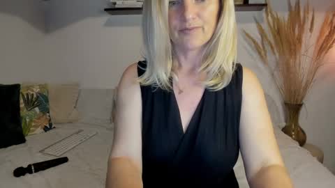 elena online show from May 26, 2:29 am