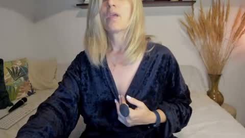 elena online show from June 4, 2:34 pm