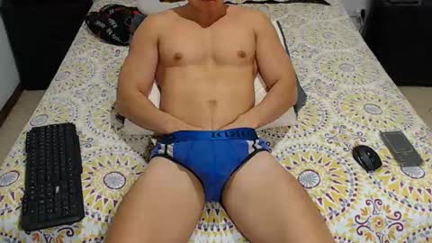Snapshot of jahshot4 chatting on April 15, 5:03 am jahshot4 online show from April 15, 5:03 am