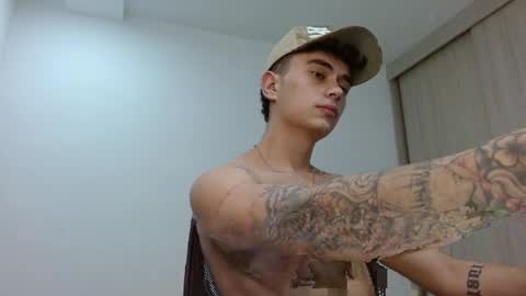 Snapshot of jaico_santos1 chatting on April 4, 11:24 pm Jaico online show from April 4, 11:24 pm
