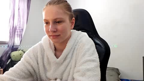 jaimeeosendorf online show from April 3, 11:41 am