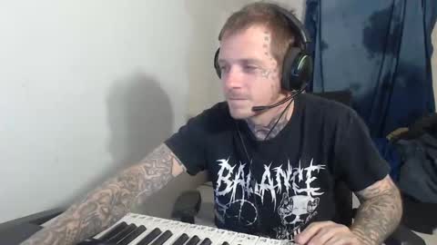 showingitoff online show from September 14, 3:16 am