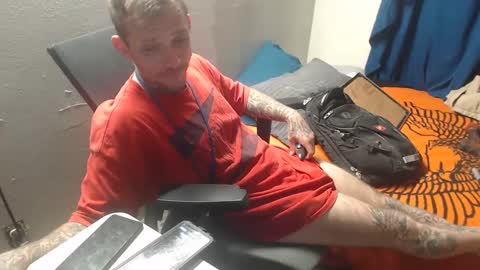 showingitoff online show from October 11, 6:45 am