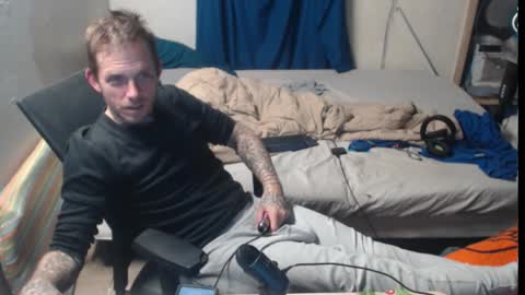 showingitoff online show from November 12, 4:57 am