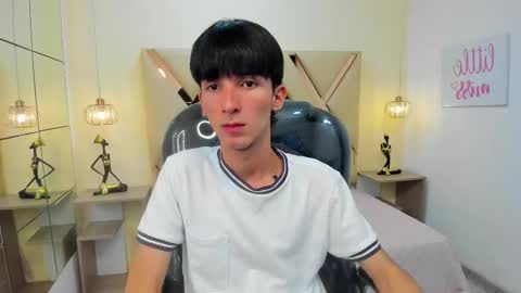 Snapshot of jake_evanss_ chatting on October 2, 4:08 am JAKE online show from October 2, 4:08 am