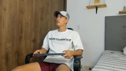 Snapshot of jake_shadow14 chatting on September 21, 3:46 pm Hi guys im new 3 online show from September 21, 3:46 pm