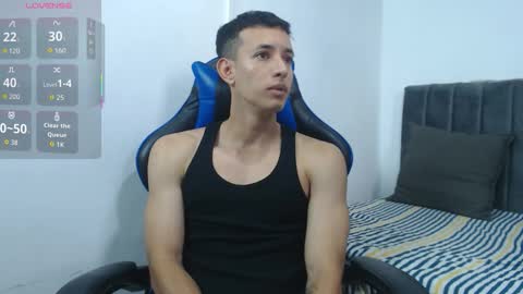 Snapshot of jake_shadow14 chatting on November 11, 10:10 pm Hi guys im new 3 online show from November 11, 10:10 pm