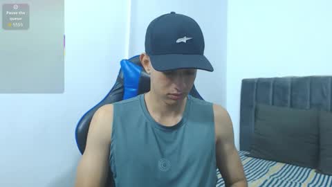 Snapshot of jake_shadow14 chatting on November 25, 2:22 am Hi guys im new 3 online show from November 25, 2:22 am