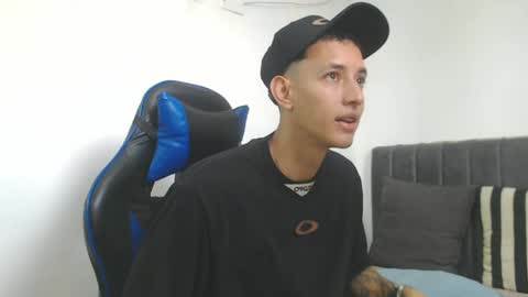 Hi guys im new 3 online show from June 4, 6:58 pm