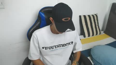 Hi guys im new 3 online show from June 13, 5:11 pm