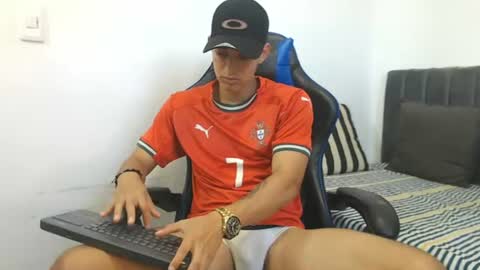 Hi guys im new 3 online show from July 6, 5:37 pm