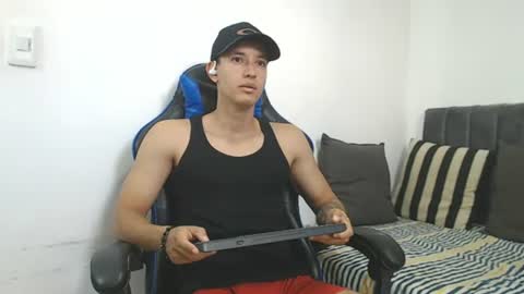 Hi guys im new 3 online show from July 22, 5:16 pm