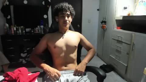 Snapshot of jake_willianss chatting on May 7, 10:26 pm jake willianss online show from May 7, 10:26 pm