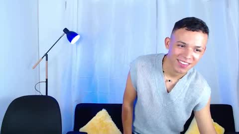 Snapshot of jakee_18 chatting on December 4, 3:10 pm Jake online show from December 4, 3:10 pm