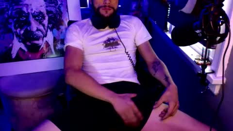 Snapshot of jakehasasnake45 chatting on December 15, 3:16 pm The Wood Pile Jake online show from December 15, 3:16 pm