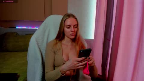 Snapshot of jam_cream chatting on January 15, 9:14 am Sofia online show from January 15, 9:14 am