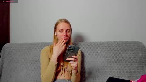 Snapshot of jam_cream chatting on February 23, 10:34 am Sofia online show from February 23, 10:34 am