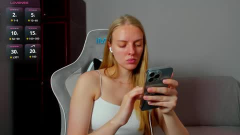 Snapshot of jam_cream chatting on May 19, 7:58 am Sofia online show from May 19, 7:58 am