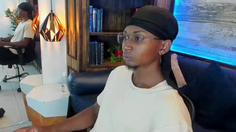   online show from March 8, 7:42 pm