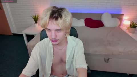 Snapshot of jamemiller chatting on March 13, 5:08 pm JameMiller online show from March 13, 5:08 pm