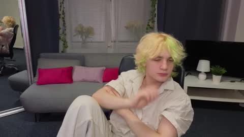 Snapshot of jamemiller chatting on March 27, 9:14 pm JameMiller online show from March 27, 9:14 pm