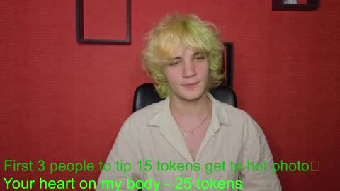 Snapshot of jamemiller chatting on March 31, 7:36 pm JameMiller online show from March 31, 7:36 pm