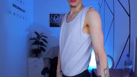 Snapshot of james_adamss_ chatting on November 25, 3:34 pm james_adamss_ online show from November 25, 3:34 pm