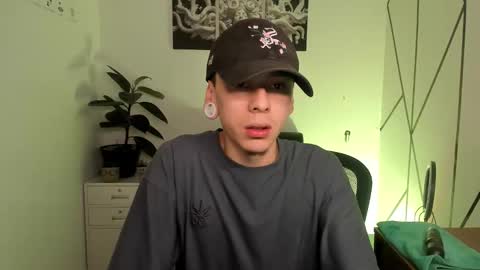 Snapshot of james_adamss_ chatting on November 27, 12:51 pm james_adamss_ online show from November 27, 12:51 pm