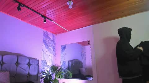 james_adamss_ online show from February 27, 12:05 pm