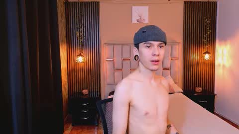 james_adamss_ online show from March 25, 1:17 pm