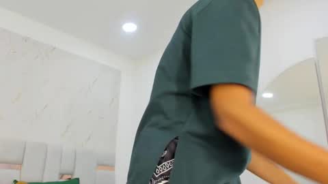 James online show from February 1, 7:56 pm