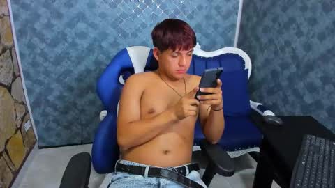 james_pettrova online show from February 12, 6:58 pm