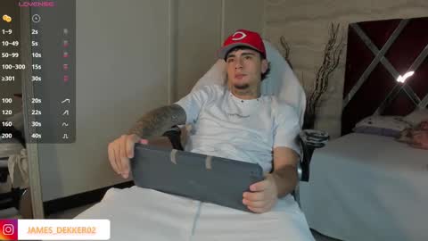 Snapshot of jamesdekker chatting on October 1, 8:15 pm jamesdekker online show from October 1, 8:15 pm