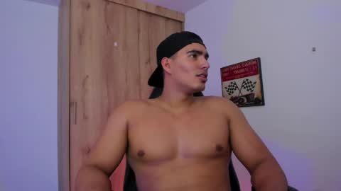 Snapshot of jamesgraay chatting on December 1, 10:10 pm James Gray online show from December 1, 10:10 pm