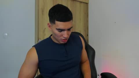 Snapshot of jamesgraay chatting on December 19, 9:49 pm James Gray online show from December 19, 9:49 pm