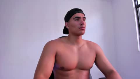 Snapshot of jamesgraay chatting on December 23, 8:25 pm James Gray online show from December 23, 8:25 pm